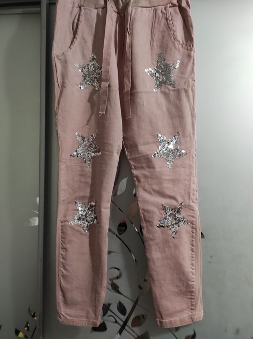 Джинсы с вышивкой.брюки.на любой вкус.цены приятные