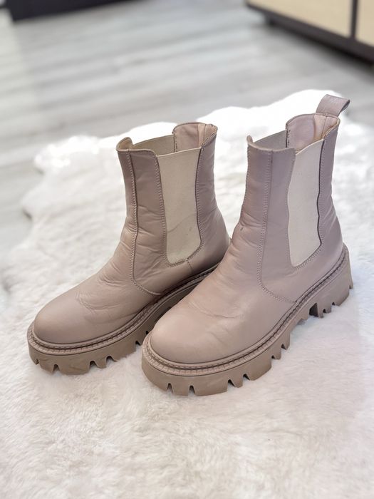 Трендові Черевики-Челсі на Масивній Підошві