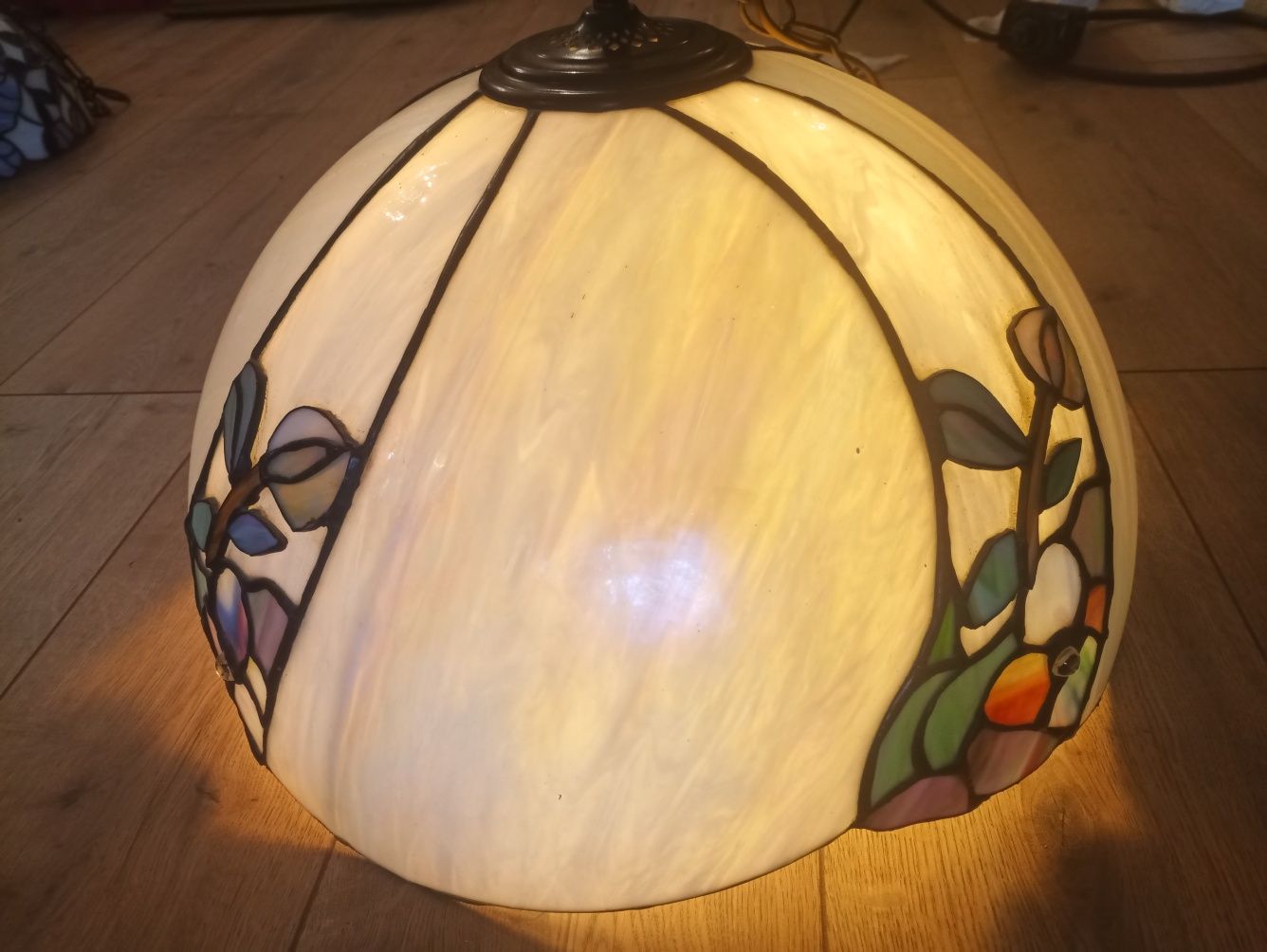 Lampa witrażowa "Tiffany", wisząca,kwiaty