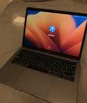 macbook air 2018, 256gb, 8gb ram, intel i5.