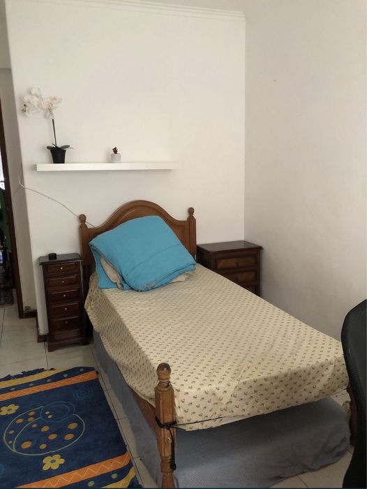 Alugo quarto na amadora