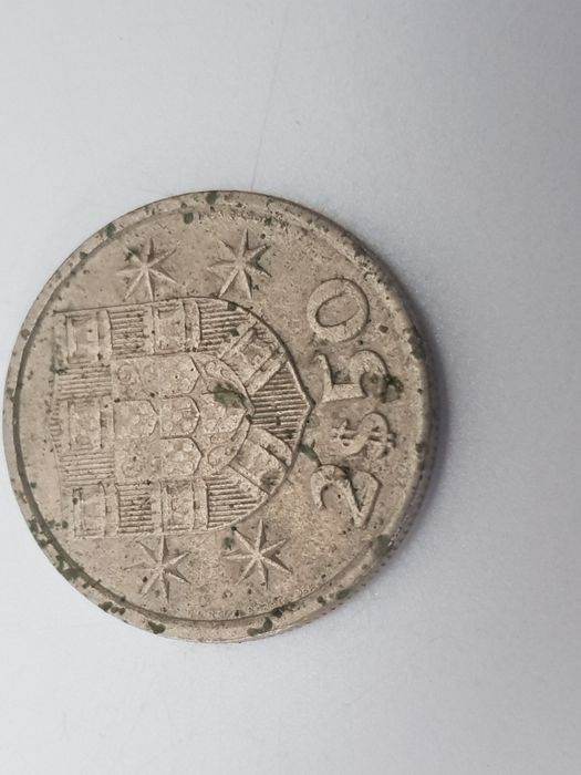 Moeda 2 escudos e 50 centavos (1984)