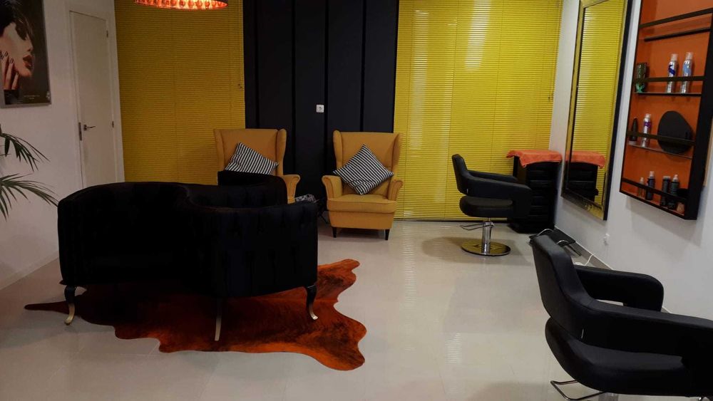 Cabeleireiro   e Barbeiro Carnaxide  pronto começar trabalhar