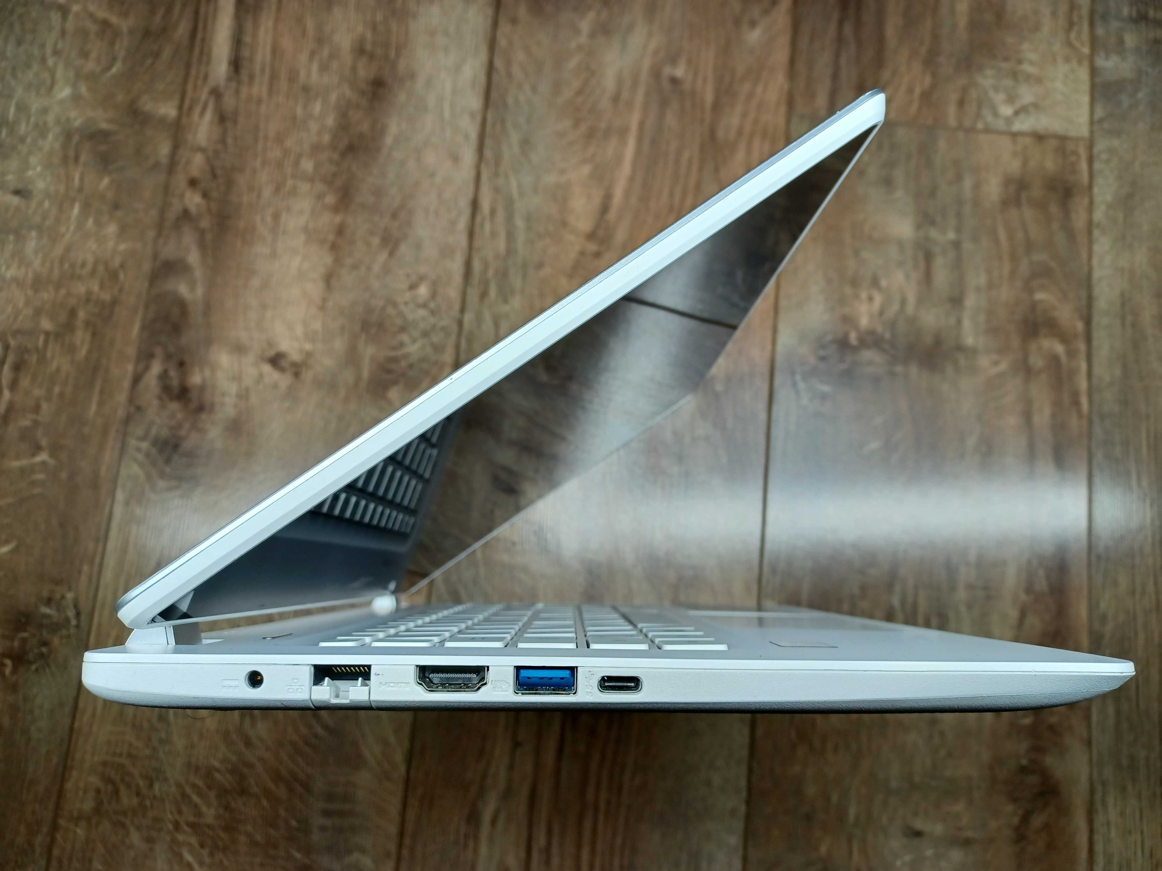 Ноутбук Acer Aspire V13 Touch V3-372 сенсорний