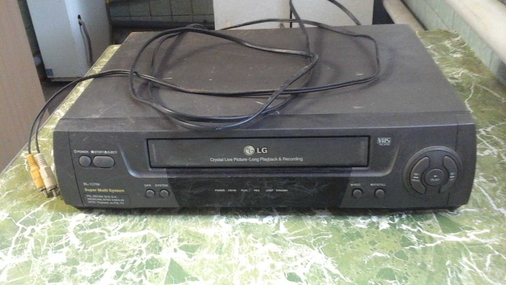 Відеомагніітофон lg