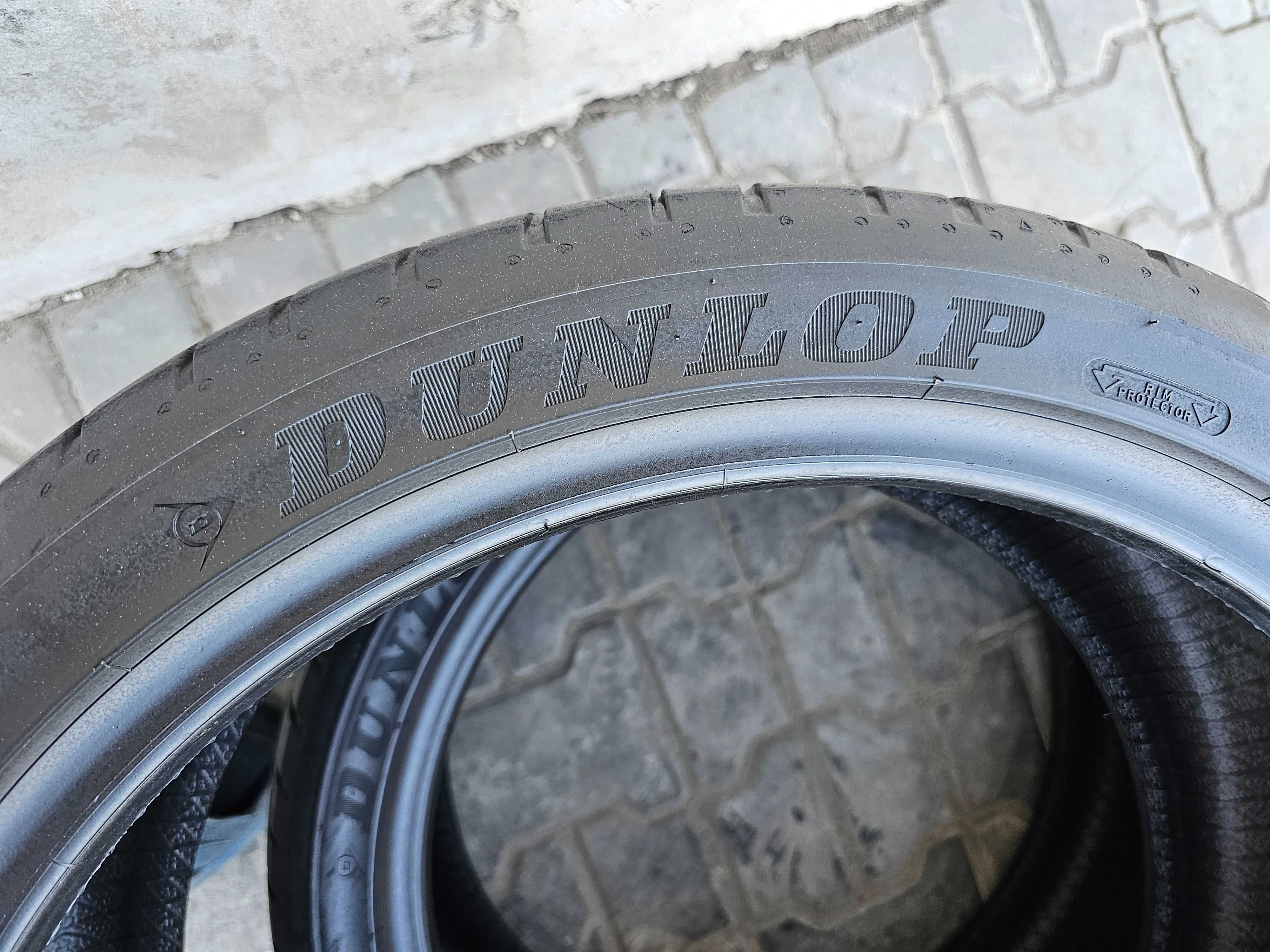 Lato Dunlop 225/40 R19 5.5mm