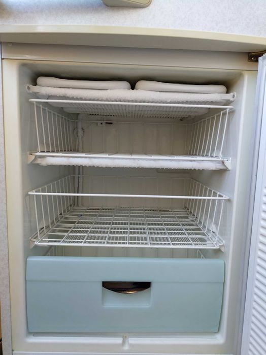 Двокомпресорний холодильник | Gorenje K33/2HYLB | морозилка працює