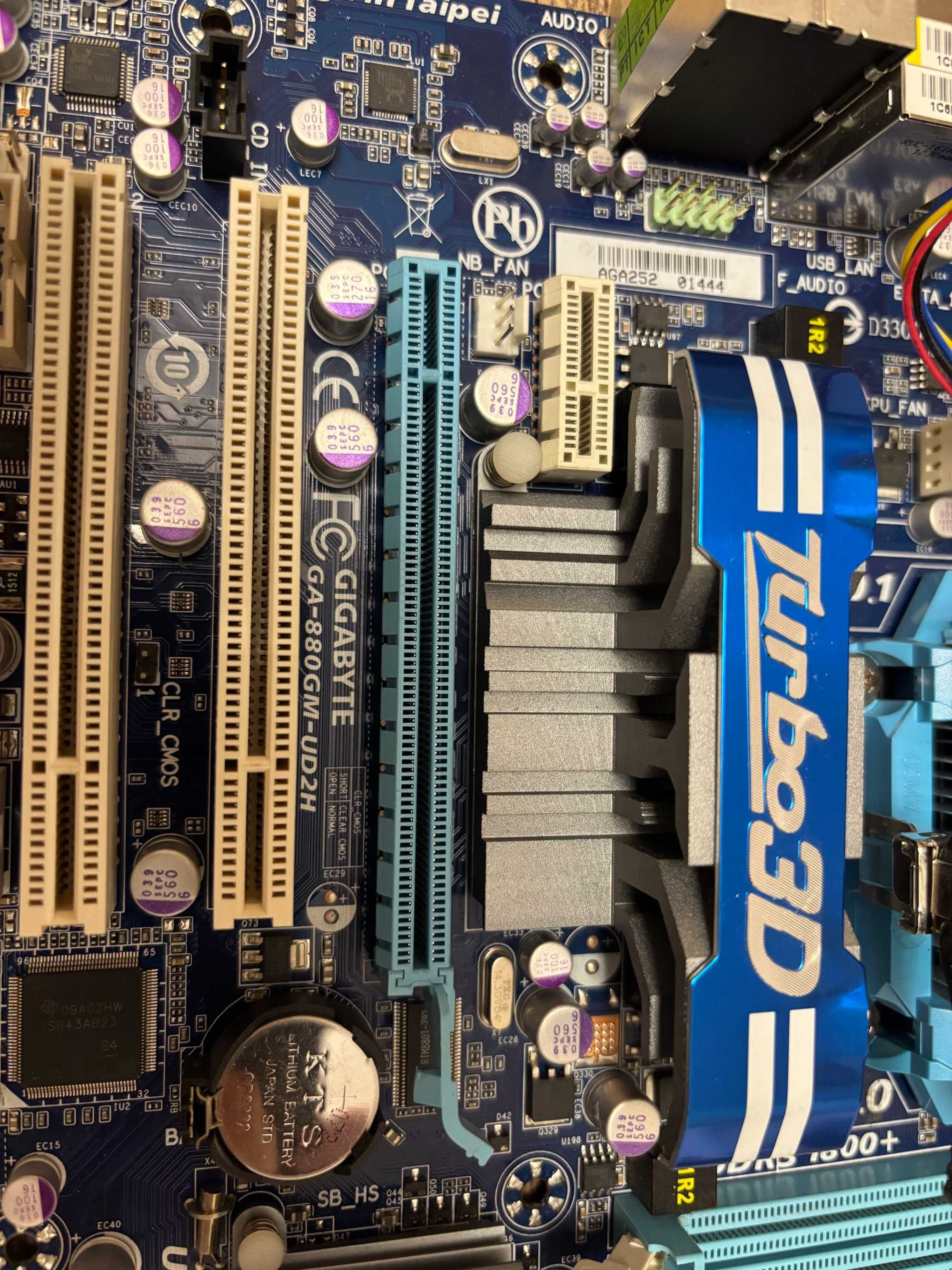 GA-880GM-UD2H + AMD Phenom II X4 945 3.0 GHz