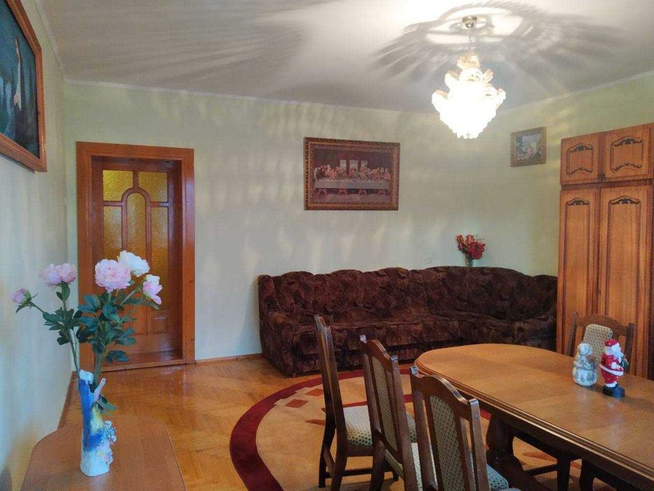 Продаж 2 пов будинку з 2 гаражеми і ділянкою на 12 соток, 236.5 кв.