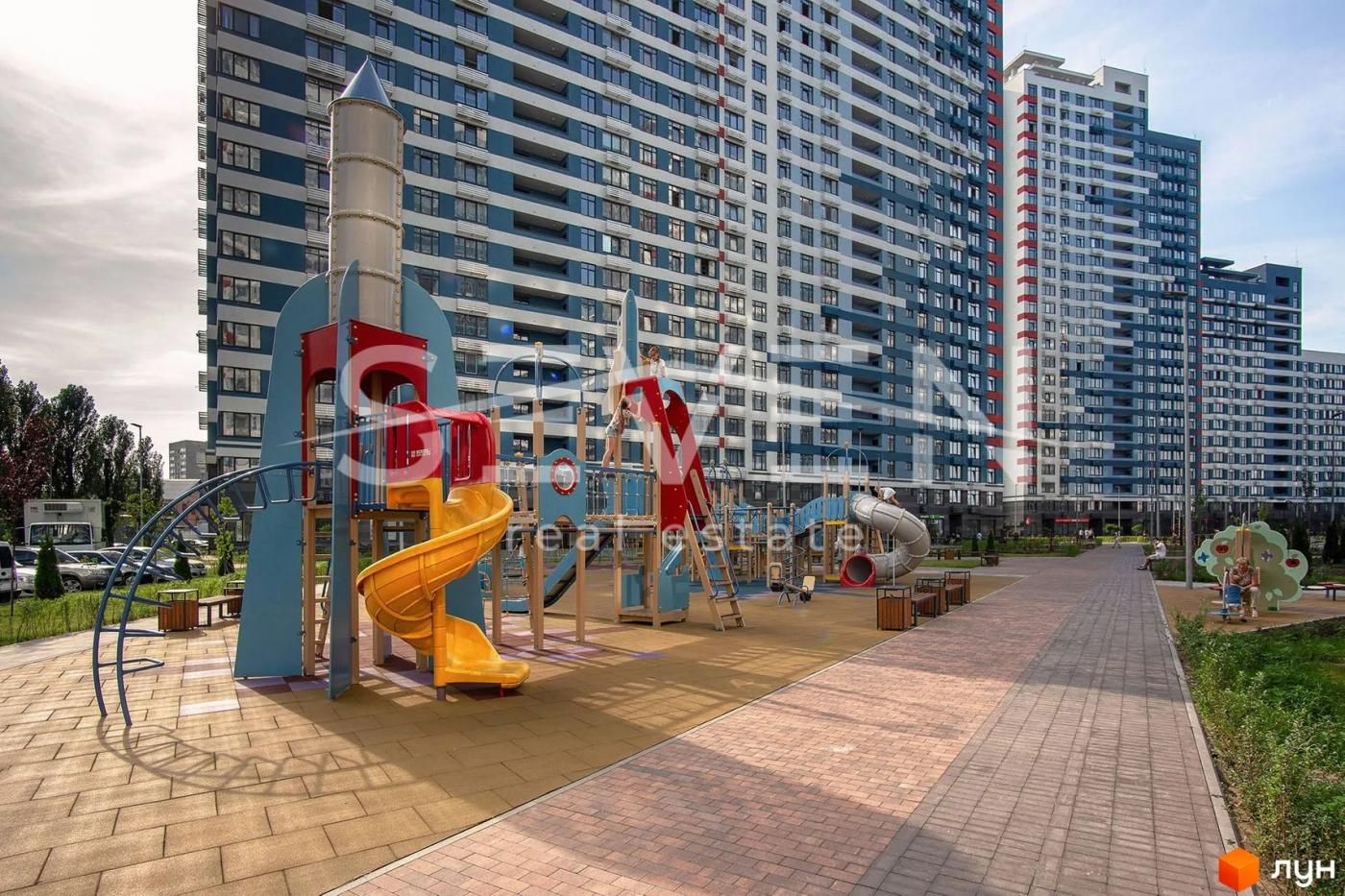 Продаж 3к квартира 73 м2 ЖК Галактика Сверстюка 6д метро Лівобережна