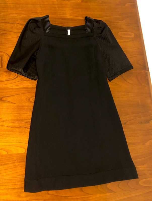 Czarna sukienka krótka mini z wiskozy mała czarna luxury Prada