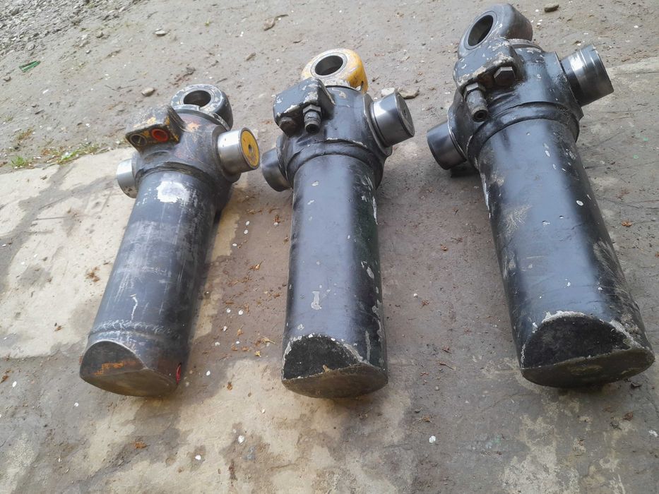 Cat 428. Caterpillar Siłownik  Obrotu skretu Lamania Podpory Ramienia