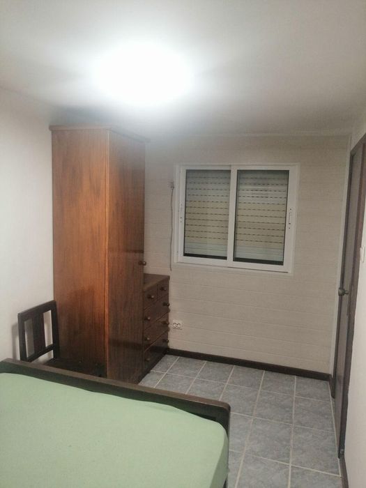 Alugo cama no quarto duplo