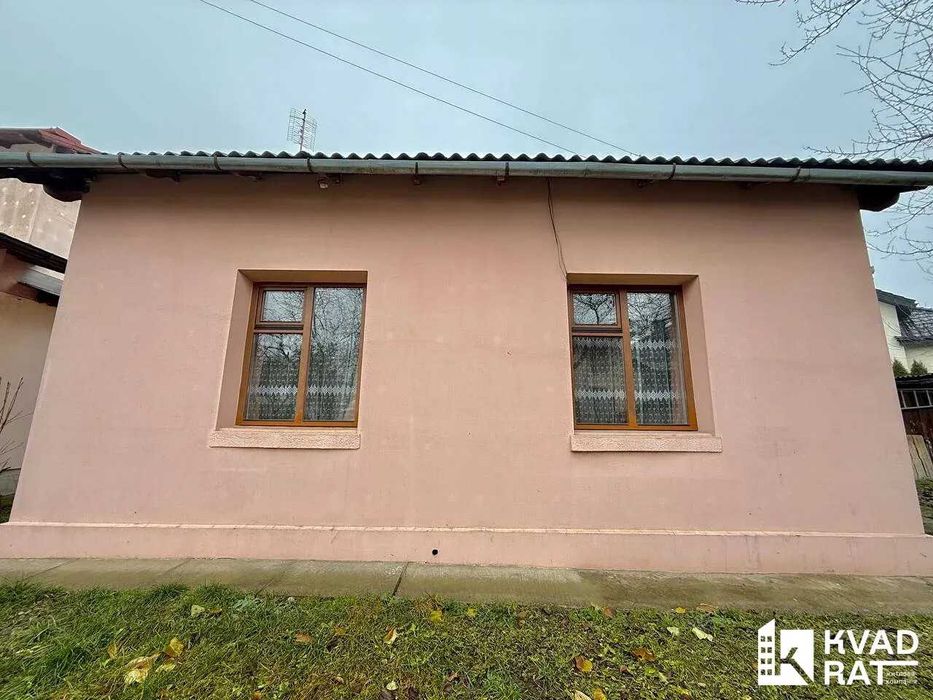 Особняк з гаражем біля ТЦ Арсен та Епіцентру