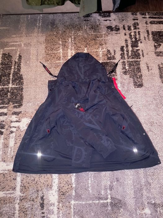 Продам мужскую ветровку