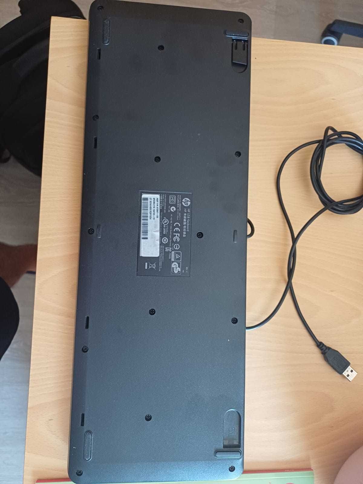 Teclado HP com Fios em Bom Estado - Ótima Opção Económica!