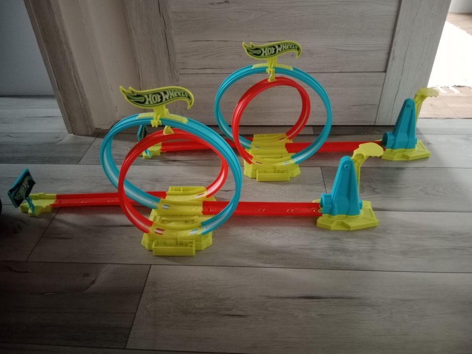 Dwa tory wyrzutnia hot wheels