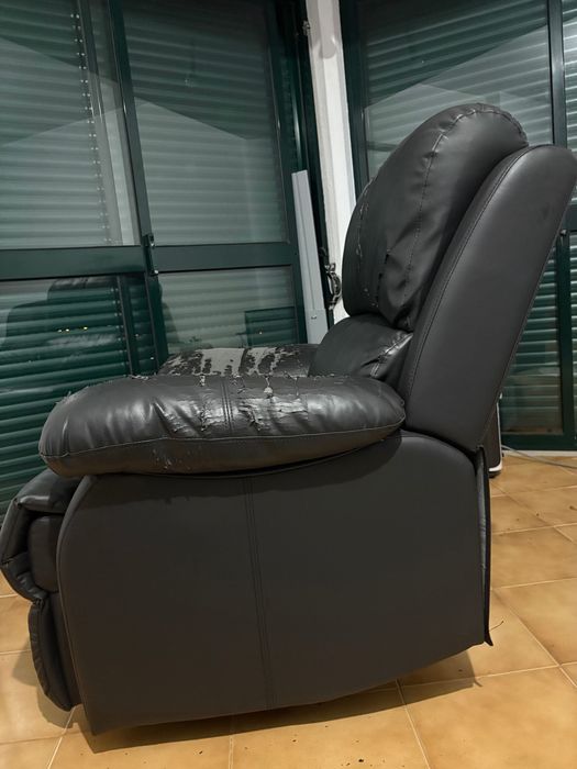 Sofá reclinável preto