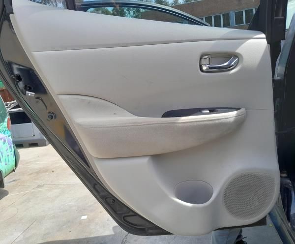Forra porta / quartela trás esquerda NISSAN Leaf EV (ZE0)