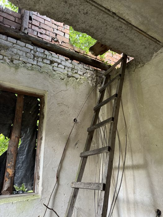 Дачна ділянка з недобудованим будинком у Микитинцях