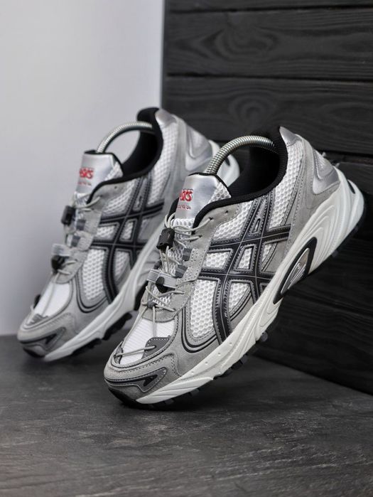 Кросівки Nike
• Розміри: 40(25,5 см), 41(26 см), 42(26,5 см), 43(27,5