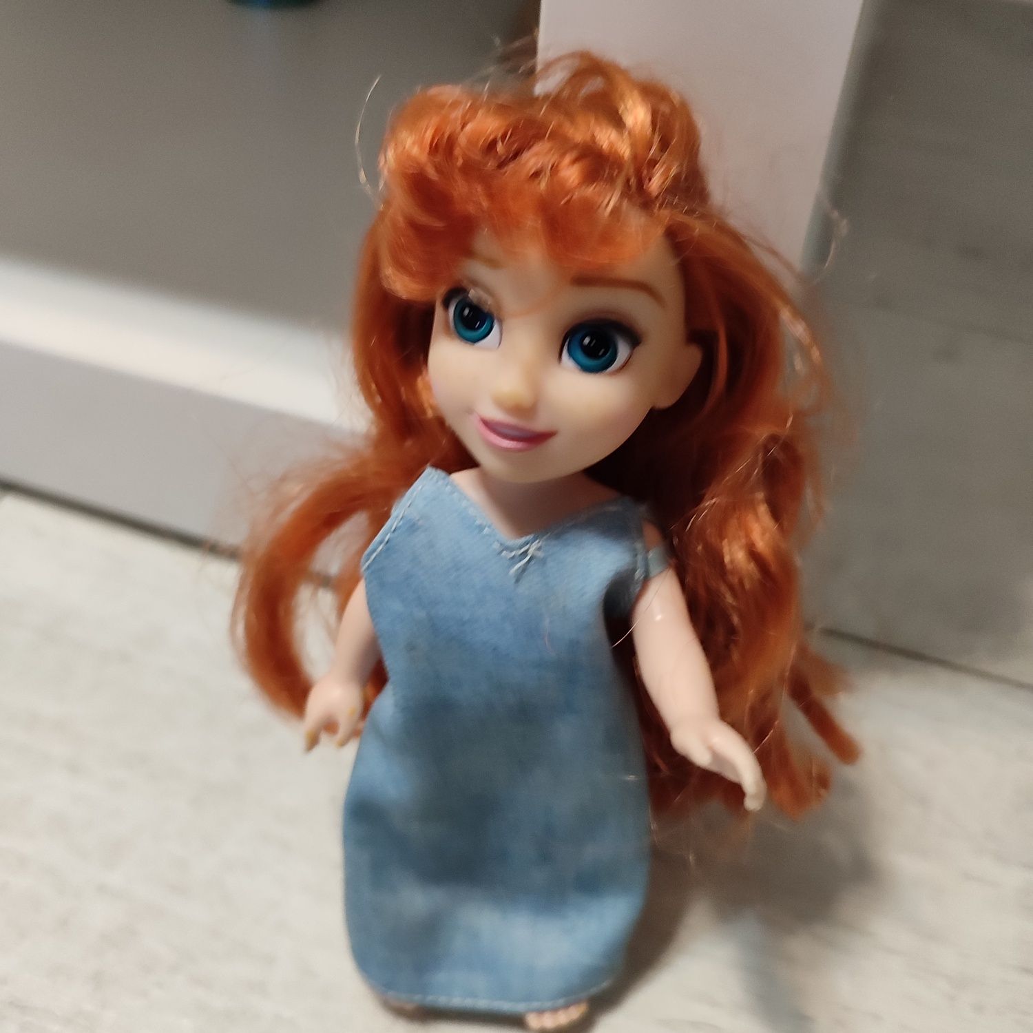 Sprzedam lalkę Annę 17 cm Disney