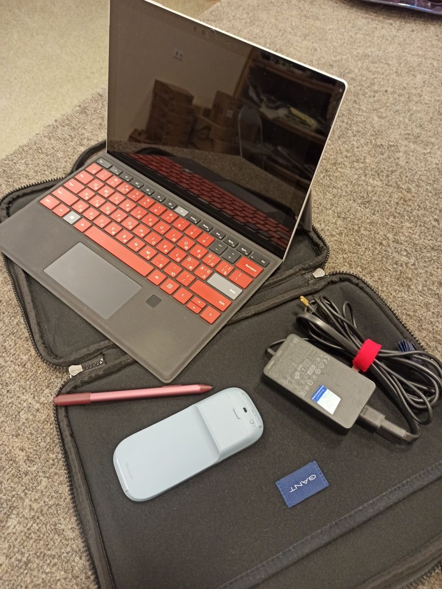 Surface Pro 6 ( i7 - 8650U, 16Gb RAM)