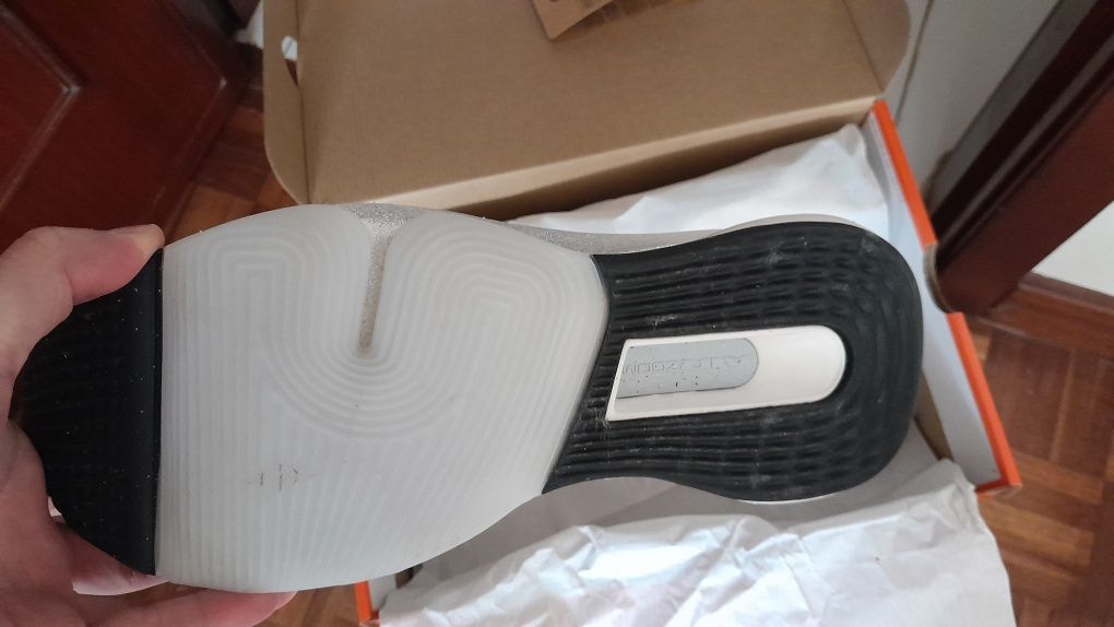 Nike Versair Premium