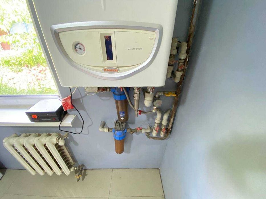 Продаж будинку в центрі міста біля річки!