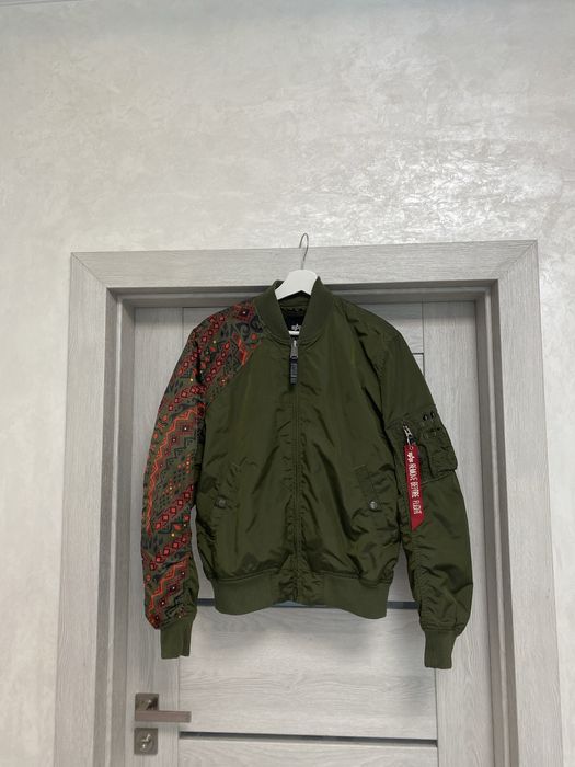 Бомбер куртка Alpha industries