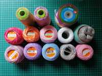 Linhas de crochet, costura e fitas de cetim para artesanato