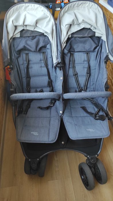 Коляска для двійні