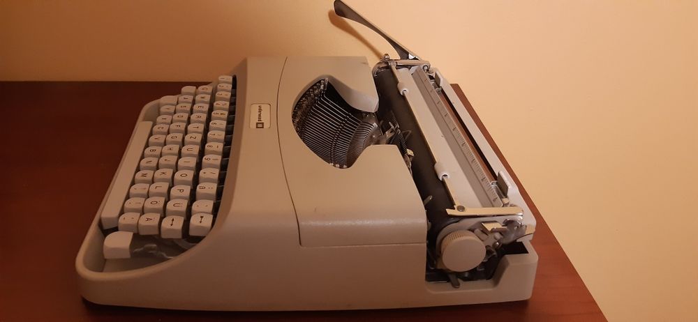 Maszyna do pisania Underwood czcionka niemiecka DE