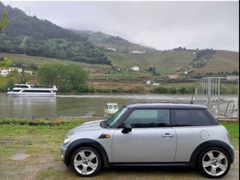 Mini Cooper 1.6 a GPL/gasol.