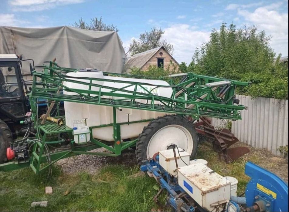 Продам оприскувач прицепний