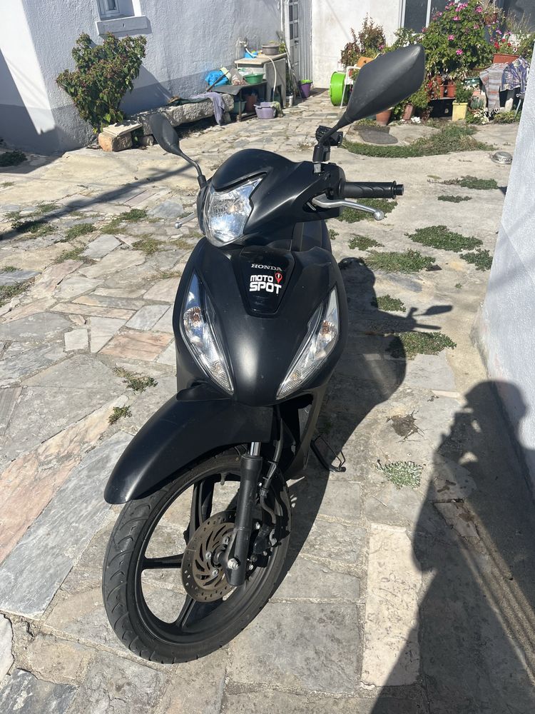 Mota Honda 125 km 2023
