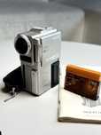 Kamera Mini DV sony handycam DCR-PC1E 2 baterie, Y2K retro look