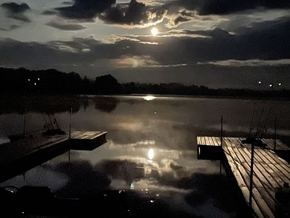 Domek nad jeziorem Warmia i Mazury łódka pomost