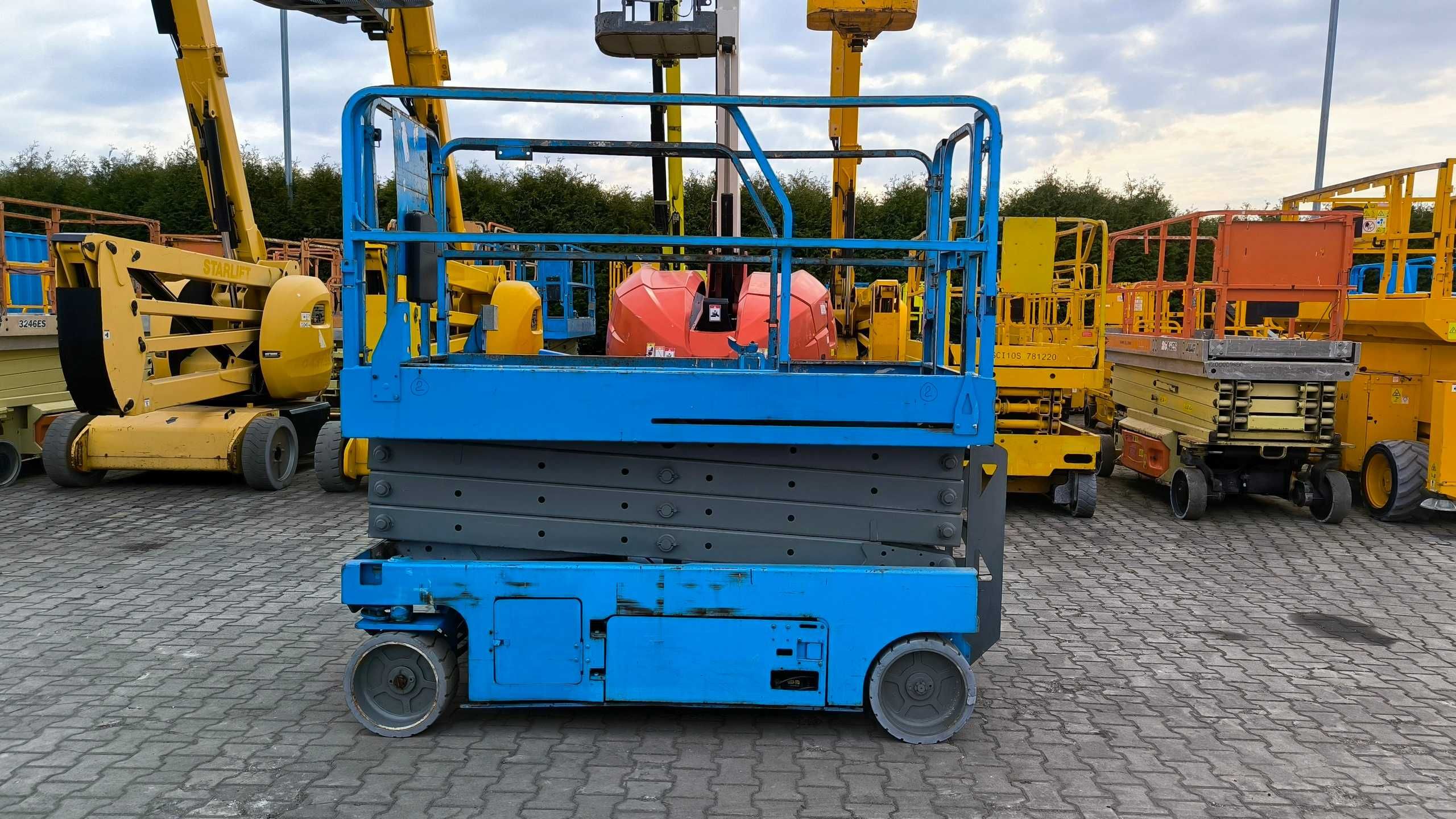 Podnośnik nożycowy GENIE GS 2646 rok 2008 cena netto 16900 zł