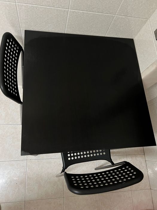 Mesa e cadeiras ikea como novos