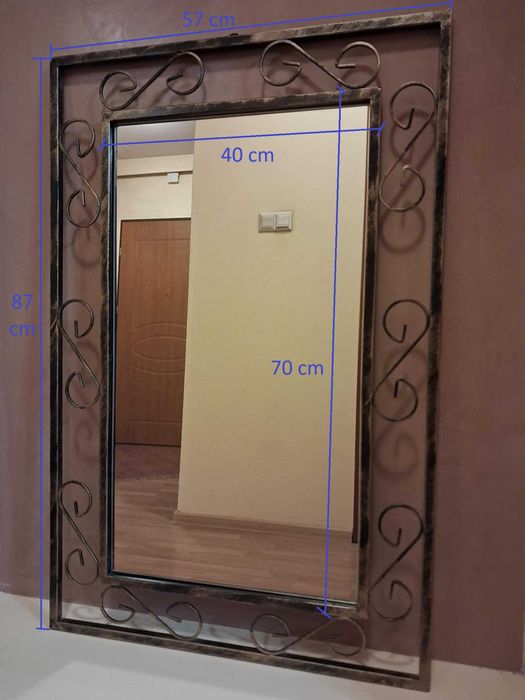 Metalowy wieszak ścienny i lustro do przedpokoju (kolor złotej patyny)