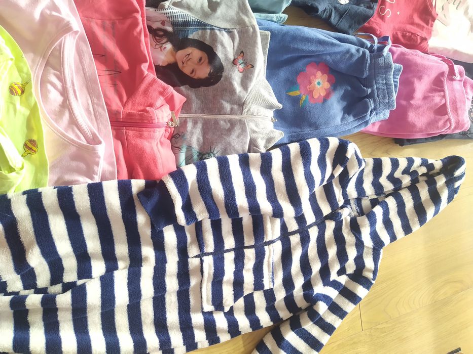 Paka ubranek dla dziewczynki 122/128