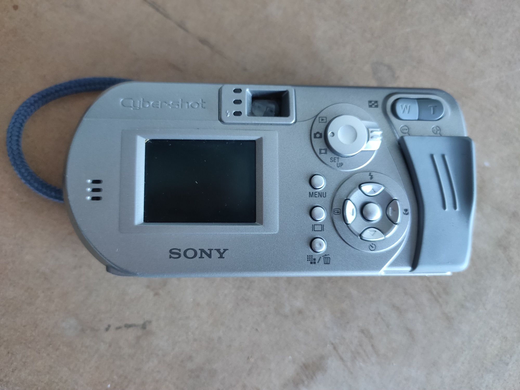 Máquina fotográfica da Sony, modelo DSC-P92 | Ermesinde