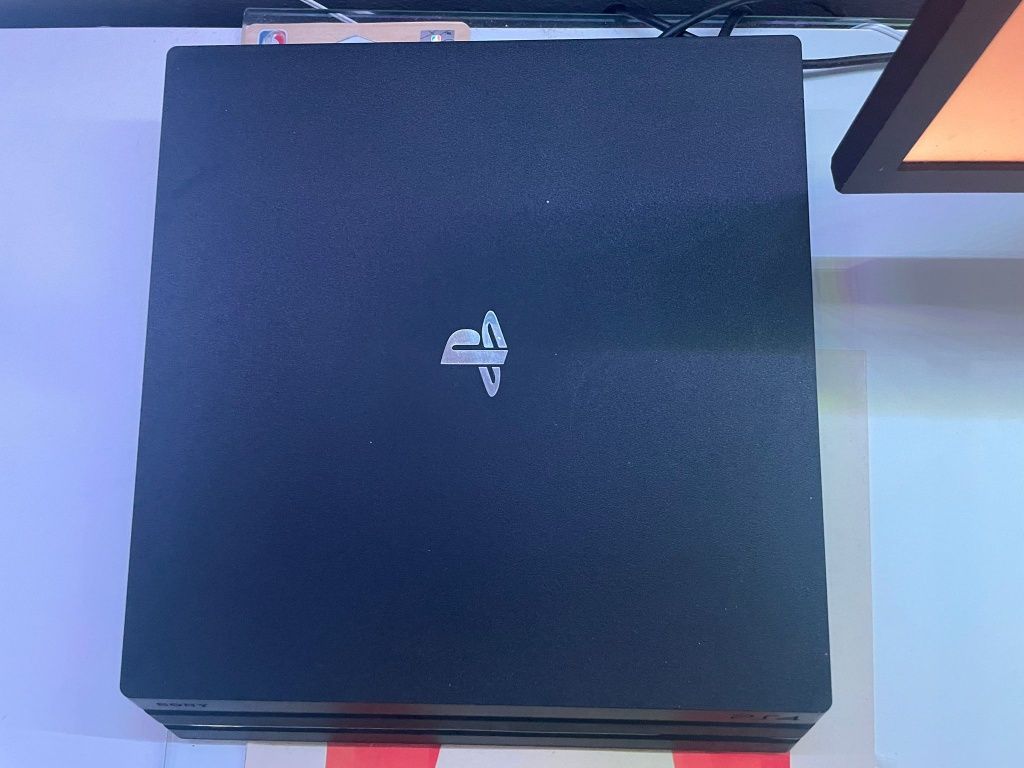 PS4 PRO 1 TB + 2 Comandos + JOGO MINECRAFT em CD