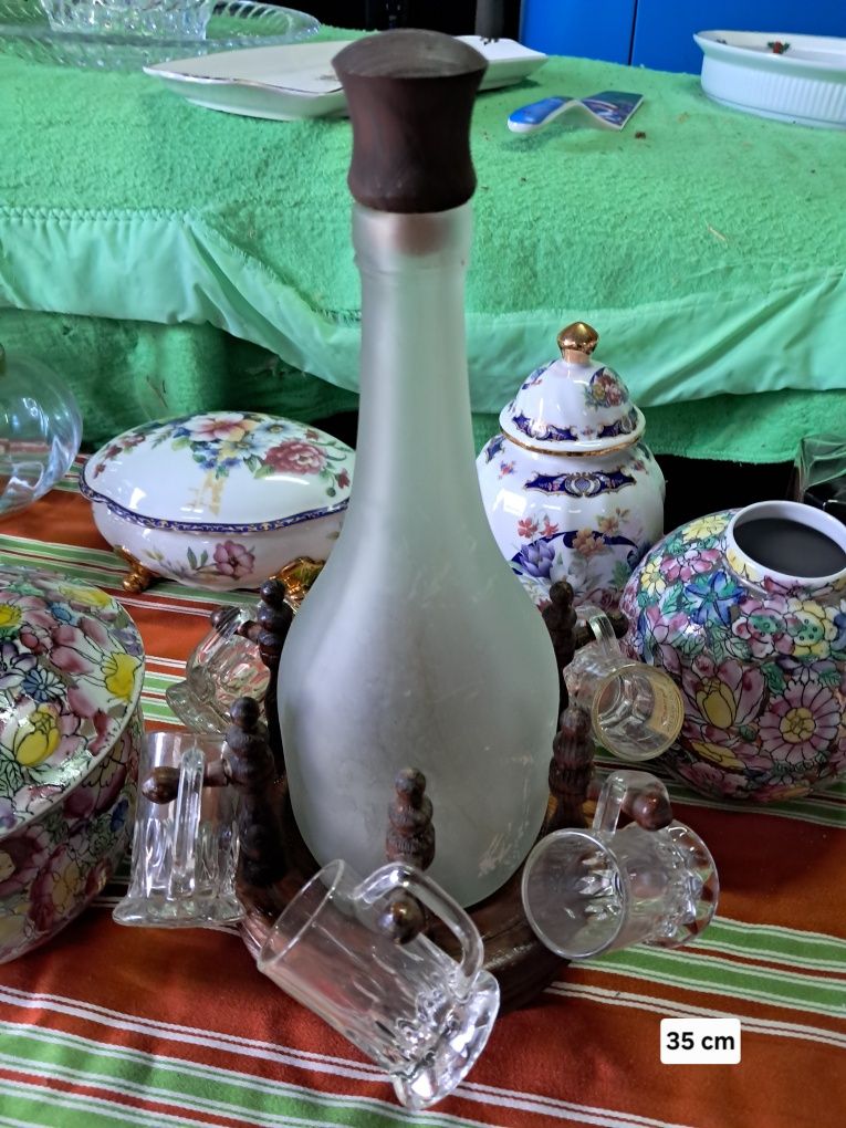 Suporte madeira com garrafa e copinhos
