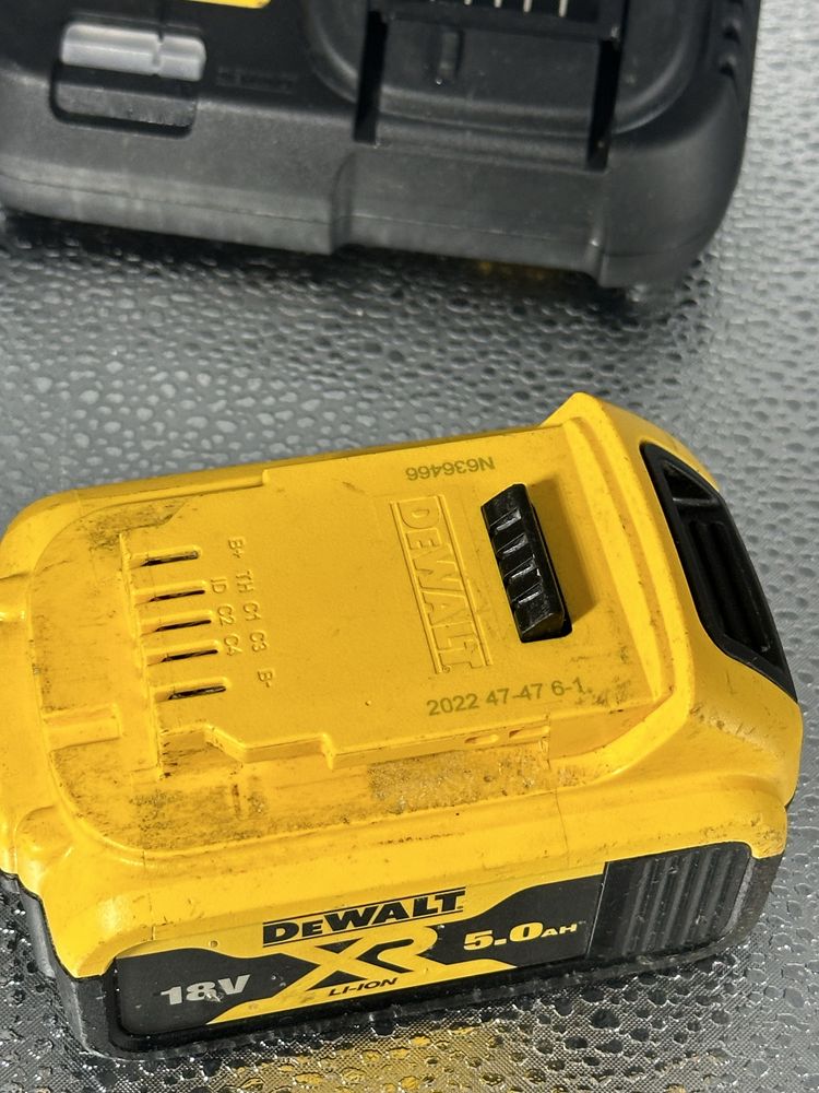 Зарядка та батарея акумулятор dewalt 5 a