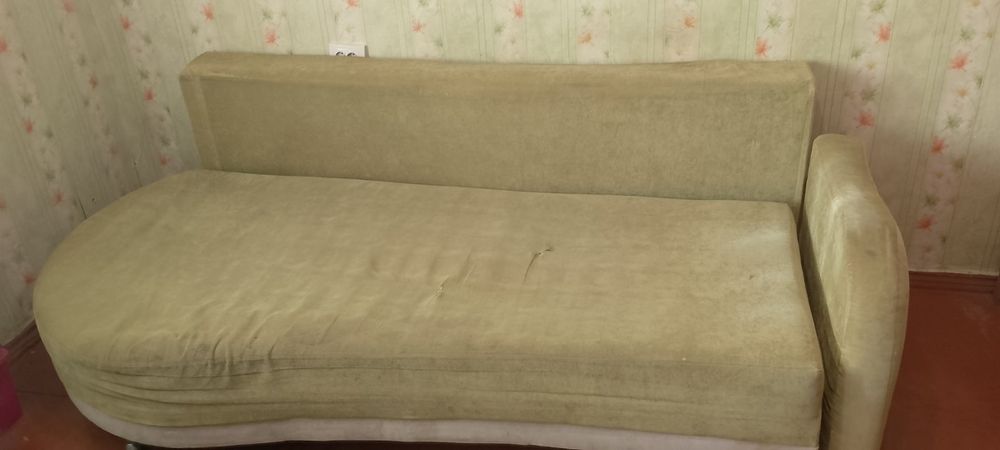 Продам диван на дачу