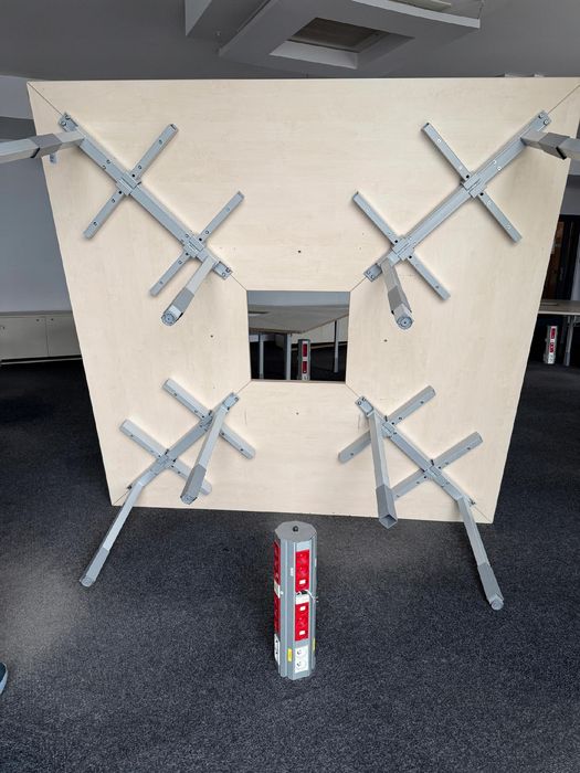 Stół konferencyjny 2,06m x 2,06m x 0,75m