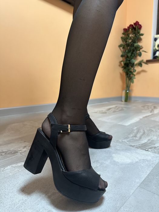 Жіночі босоніжки