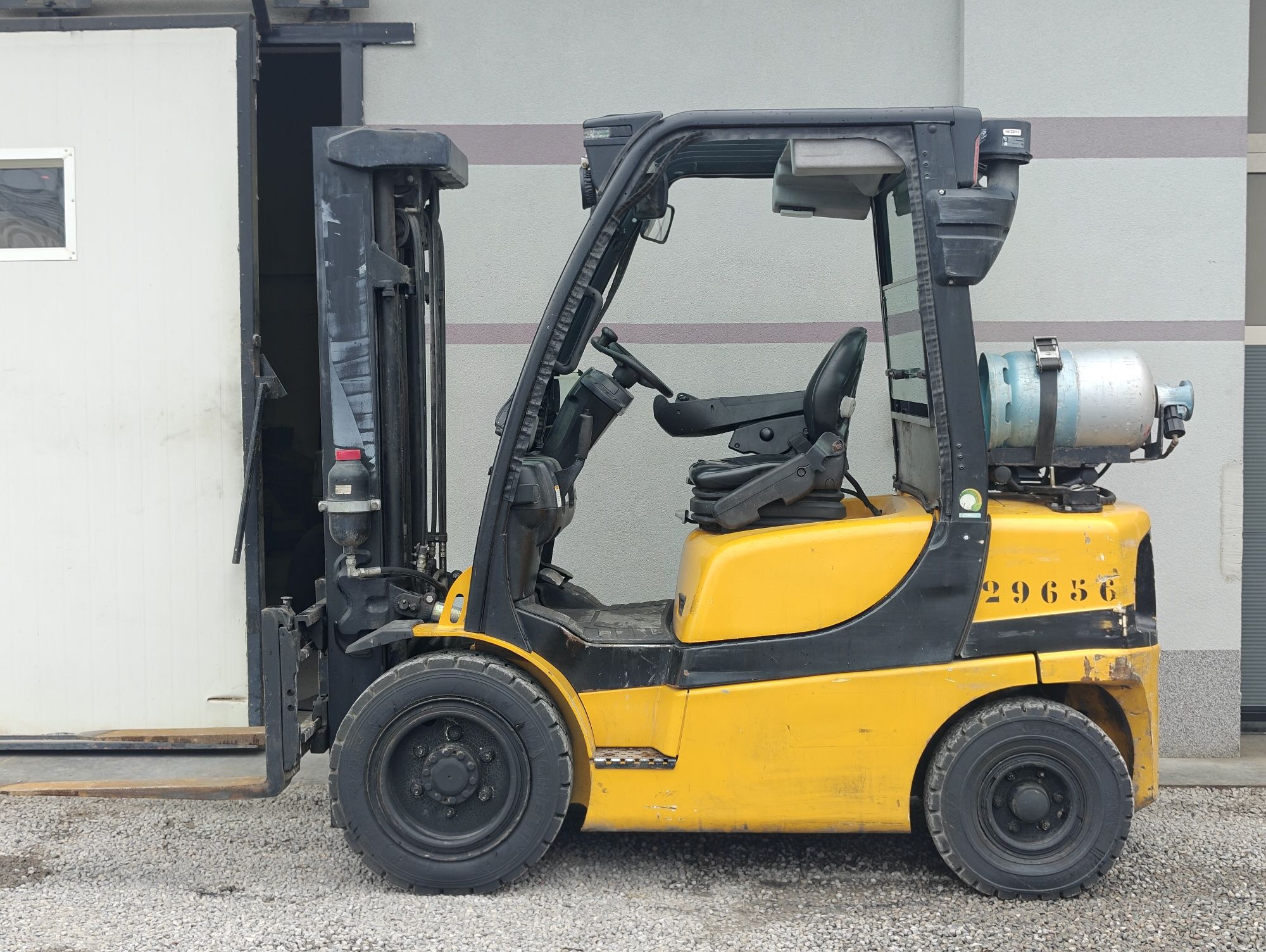Wózek Yale GLP25VX 2.5T Lpg 2015r Triplex 4.9m  Sprowadzony
